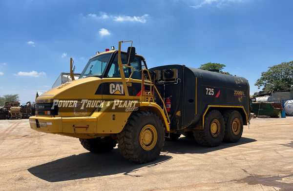 2005 CAT 725 Water Bowser for sale (23,000l)