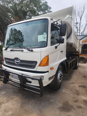 2011 HINO 1726 6 CUBE TIPPER