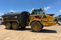 2005 CAT 725 Water Bowser for sale (23,000l)