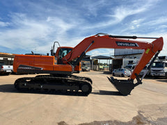 2024 Develon DX220LCA